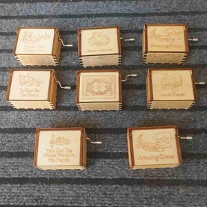 Boîte de cadeaux religieux à prix réduit Boîte à musique à manivelle en bois <span class=keywords><strong>Jesus</strong></span> Loves Me - Product Image 4