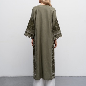 Vestido Largo Abierto con Bordado Floral, Vestido de Alta Calidad para Mujer, Diseño Único - Product Image 4