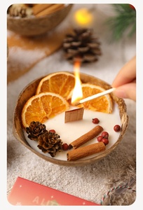 Großhandel Handgefertigte Natürliche Kokosnuss-Duftkerzen mit Getrockneten Blüten für Heimdekoration, Diwali, Valentinstag, Vatertag - Product Image 6