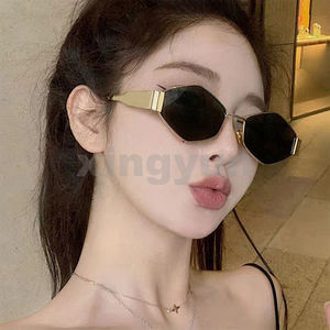 Gafas <span class=keywords><strong>de</strong></span> <span class=keywords><strong>Sol</strong></span> Cuadradas <span class=keywords><strong>de</strong></span> Metal a la Moda con Protección UV al por Mayor Baratas con Gradiente para Mujer y <span class=keywords><strong>Hombre</strong></span> - Product Image 3