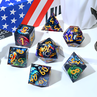 Ensemble de dés de jeu polyédriques à bords vifs en résine faits à la main avec cœur cosmique noir Dragon pour jeux de société de table DnD TTRPG Cadeaux-PW1