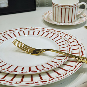 Juego de Vajilla de Cerámica de Lujo Nórdico de 4 Piezas con Línea Roja, Más Vendido, con Caja de Regalo - Product Image 4