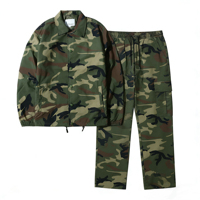 Ensemble deux pièces camouflage pour homme : veste oversize et pantalon cargo, survêtement streetwear coupe ample, veste camouflage boutonnée