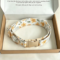 Collier pour chien personnalisé en gros à motif floral, en tissu doux et confortable, avec boucle en métal doré de luxe, réglable