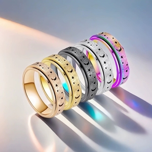 Anello Antistress Girevole a Stella e Luna, in Acciaio al Titanio Placcato Oro 18K, per Uomo e Donna - Product Image 6