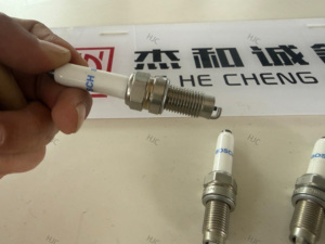 Bougies d'allumage pour véhicules en gros pour la série de voitures <span class=keywords><strong>Volkswagen</strong></span> Fabriqué en Chine Personnalisable Général - Product Image 4