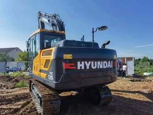 Excavatrice sur chenilles Hyundai HX135 de 13,5 tonnes avec moteur Cummins, pompe et boîte de vitesses haute performance, en vente à prix réduit - Product Image 6