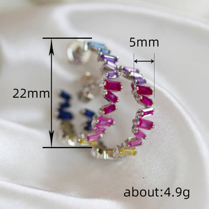 Orecchini a Cerchio con Zirconi Colorati, Design Minimalista Unico, Gioielli Chic da Donna per Uso Quotidiano, Idea Regalo - Product Image 3