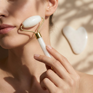 Rouleau de jade blanc naturel personnalisé avec logo, ensemble Gua Sha, rouleau facial double tête, masseur, outil de soin de la peau, beauté, alliage de zinc, silencieux - Product Image 1