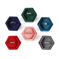 Caja de regalo de anillo exquisito para mujer de alta calidad al por mayor personalizada, caja de terciopelo para joyería