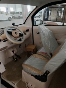 Vehículo eléctrico de baja velocidad BRT MengKe, mini coche eléctrico fabricado en China, gran éxito de ventas, interior beige, tablero beige. - Product Image 2
