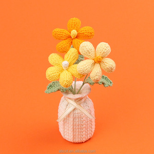 Vente en gros de fleurs artificielles de frangipanier faites à la main au crochet, plantes en pot de frangipanier au crochet - Product Image 3