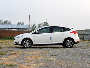 Auto Usata Economica Ford <span class=keywords><strong>Focus</strong></span> <span class=keywords><strong>2017</strong></span> 1.6L Automatica Benzina Berlina Guida a Sinistra Basso Chilometraggio Auto Familiare in Vendita - Product Image 4