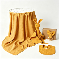 Coffret Cadeau Personnalisé 4 Pièces pour Nouveau-né : Bavoir et Couverture en Coton Ultra Doux et Respirant – Idéal pour Baby Shower