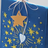 Sac cadeau en feutre non tissé bleu à motif étoile scintillante, durable et écologique Huadefeng, avec poignée et soufflet cousus