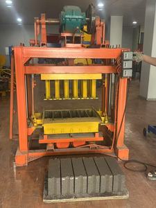 Máquina mecánica de fabricación de ladrillos entrelazados de bajo costo, máquina mecánica de fabricación de ladrillos de hormigón, máquina de fabricación de ladrillos entrelazados y de QT4-40 - Product Image 2