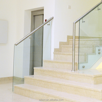 Rampe d'escalier murale moderne et durable avec support de sécurité pour une utilisation intérieure/extérieure dans les escaliers de maison, de bureau ou d'hôtel