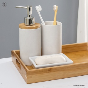 Juego <span class=keywords><strong>de</strong></span> 4 Accesorios <span class=keywords><strong>de</strong></span> <span class=keywords><strong>Baño</strong></span> <span class=keywords><strong>de</strong></span> Cerámica con <span class=keywords><strong>Tapa</strong></span> <span class=keywords><strong>de</strong></span> Madera, Juego <span class=keywords><strong>de</strong></span> Regalo <span class=keywords><strong>de</strong></span> Lujo Personalizado con Plato para Sopa y Botella <span class=keywords><strong>de</strong></span> Champú - Product Image 4