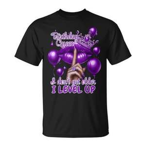 T-shirt violet pour reine des anniversaires, je ne vieillis pas, je me développe - Product Image 1