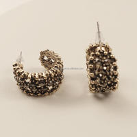 Vente flash Boucle d'oreille romantique en strass pour femmes Port quotidien Principalement en alliage plaqué or antique respectueux de l'environnement