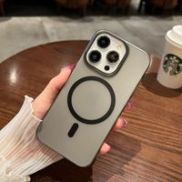 Étui de téléphone magnétique translucide mat en TPU avec charge sans fil, anti-traces de doigts, fin et antichoc pour 16 15 14 13 Pro Max