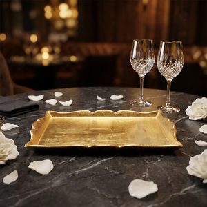 Plateau de service carré doré écologique de la collection Iqbal, en métal poli, design glamour, durable, motif uni, vaisselle de fête - Product Image 3
