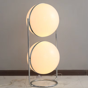 Lampe sur pied moderne à double globe, base en métal argenté, lumière LED blanc chaud - Product Image 1