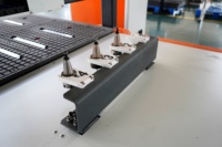 Routeur CNC 4 axes 2030 ATC pour la fabrication de meubles, avec changeur d'outils automatique et table à vide