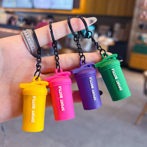 Mini bouteille d'eau créative en caoutchouc <span class=keywords><strong>Gulu</strong></span> Bear, porte-clés, pendentif, style sportif, alliage de zinc, décoration de sac de voiture, petit cadeau - Product Image 2