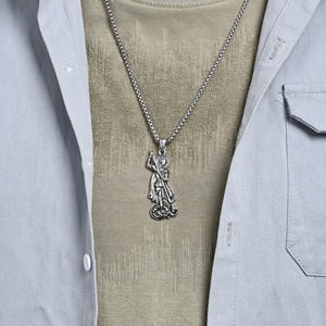Colgante de San Jorge Matadragones para hombre, collar temático de acero inoxidable, joyería de regalo - Product Image 3