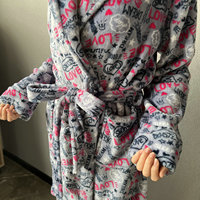 Peignoir de bain en flanelle corail à bas prix pour femmes, 100% polyester, col roulé, séchage rapide et thermique, manches longues