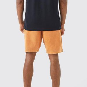 Shorts de sport en coton de haute qualité, shorts de rue, logo personnalisé, cordon de serrage, couleur unie vintage, shorts décontractés pour hommes, fabriqués au Pakistan - Product Image 2