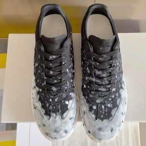 รองเท้าวิ่งดีไซน์เนอร์คุณภาพสูง แบบผูกเชือก แฟชั่นหรูหรา พิมพ์ลายกราฟฟิตี MM6 สำหรับทุกเพศ ระบายอากาศได้ดี น้ำหนักเบา - Product Image 4