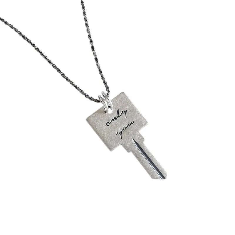Werbedurchschnitt S925 Sterlingsilber Schmuck Buchstaben Schlüssel Anhänger Halskette für Paare Damen
