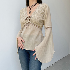 Camiseta de verano ecológica estilo bohemio vintage con malla y lazo frontal, manga larga, holgada, talla grande, con manga acampanada y cuello en V, top informal. - Product Image 4