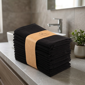 Serviettes de cuisine en coton biologique noir tissé Cecily & Co., couleur unie, rectangulaires, écologiques, lavables en machine - Product Image 1