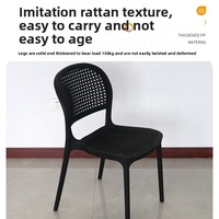 Chaise de salle à manger extérieure moderne minimaliste ajourée empilable de luxe en PP pour salle à manger, café, restaurant