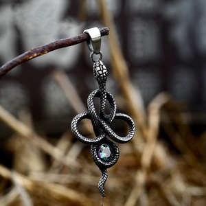 Pendentif Serpent en Acier Inoxydable Doré Personnalisable, Design Géométrique pour Bijoux Viking Homme, Style Chrétien Classique, Vente en Gros - Product Image 3