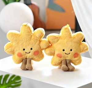 Il Ciondolo Peluche a Forma di Girasole Sorridente <span class=keywords><strong>è</strong></span> un Morbido Portachiavi a Forma di Fiore Cartoon per Borsa. <span class=keywords><strong>È</strong></span> un adorabile piccolo peluche. - Product Image 3
