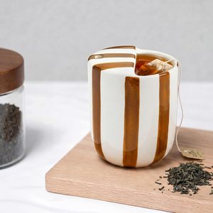 Taza de Café de Cerámica de 10 oz, Azul con Rayas, Pintada a Mano, Resistente al Calor, Antideslizante, con Tapa Integrada y Orificio para Beber, Regalo para Amantes del Café - Product Image 4