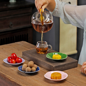 Assiette en céramique pour thé et pâtisserie, forme de fleur à six pétales, motif nuage porte-bonheur, pour utilisation en salon de thé ou lors de fêtes, origine Dehua - Product Image 3