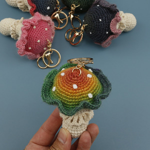 Breloques de sac au crochet, jouets au crochet, jouet amigurumi fait main, porte-clés champignon, tricot, laine pour crochet, fruits, légumes, aliments - Product Image 4