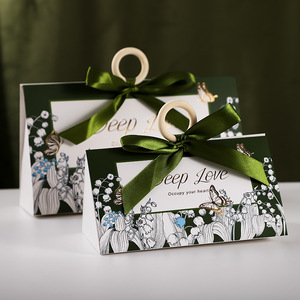 Boîtes à dragées triangulaires personnalisées pour <span class=keywords><strong>mariage</strong></span>, emballage cadeau cosmétique pliable, boîte en papier avec laminage mat et gaufrage pour bonbons - Product Image 3