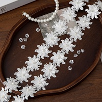 Dentelle florale 3D blanche double couche brillante en polyester brodée de sequins et de perles de 4 cm pour vêtements, pinces à cheveux et corsages faits main DIY