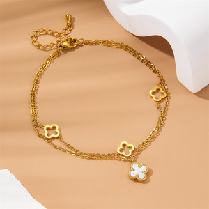 Bracelet de cheville en acier titane plaqué or 18 carats, étanche, anti-ternissement, avec trèfle porte-bonheur superposé et double chaîne pour femme - Product Image 5