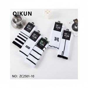 Chaussettes blanches tendance à haute élasticité pour hommes, antidérapantes, en polyester respirant avec impression numérique pour les styles d'affaires sportifs quotidiens - Product Image 1