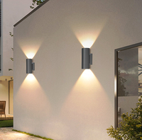 Appliques murales d'extérieur 12W 18W 24W Appliques murales d'extérieur à LED AC85-265V lumière multicolore blanche chaude