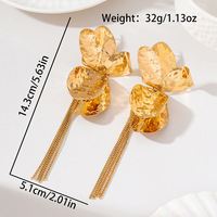 Perhiasan Fashion OEM/ODM Anting Panjang Berumbai Bunga Logam Tempa Emas Buatan Tangan Warna Emas Anting Gantung Fashion Jewelry