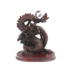 Statua Antica di Drago in Resina Rossa che Gioca con la Palla - Product Image 5