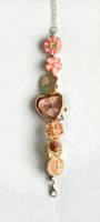 Montre bracelet Zoryn avec breloque abeille rose pastel délicate, détails dorés, perles artisanales, montre décontractée pour femme, mouvement à quartz
